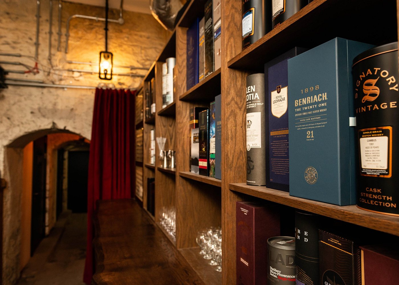90min Underground Whisky Tasting in Edinburgh's Old Town
